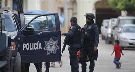 墨西哥市政警力腐败严重 警局185名警察中有113人是冒牌货_手机新浪网