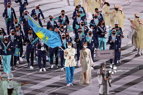 哈萨克斯坦女旗手“公主”扮相惊艳众人，其实她的女儿已经17岁了