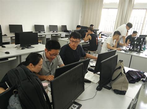 计算机学院新工科实验班开展暑期大数据开发实训