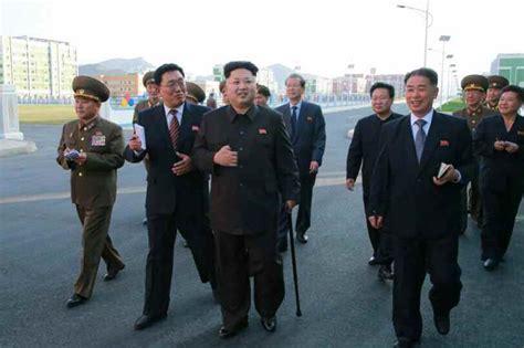 实拍朝鲜普通人日常生活 穿着时尚电子产品随处可见(组图)|朝鲜|电子产品|生活_新浪新闻