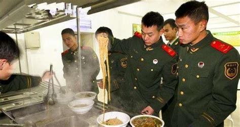 大厨和他的拿手菜①丨从军人到上海老饭店的厨师长，他的拇指上很有“花样”_朱松涛