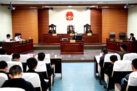芜湖市中级人民法院在教学法庭开庭审案并召开新闻发布会-安徽师范大学法学院