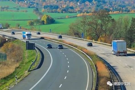 德国高速公路不限速，为何事故率远低于国内？_风闻