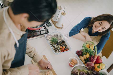 已婚的人物早餐男女生活方式美食高清图片下载-正版图片502294322-摄图网