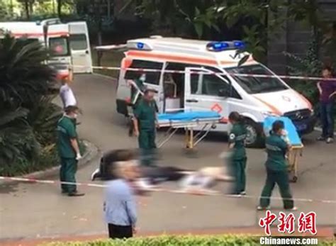 毫无公德！重庆男子高楼扔瓷砖砸伤两人被批捕！_凤凰网视频_凤凰网