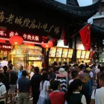 上海名气最大的美食街，上海美食去这几条街就够了，吃货别错过