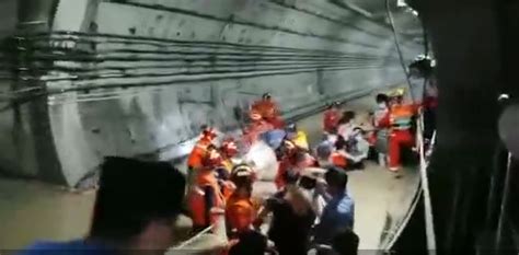 郑州暴雨已致12人遇难 地铁生还者讲述_凤凰网