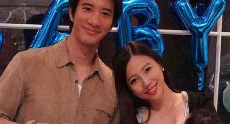 【图】徐若瑄宝宝笑迎圣诞 王力宏送婴儿服礼物(3)_港台星闻_明星-超级明星