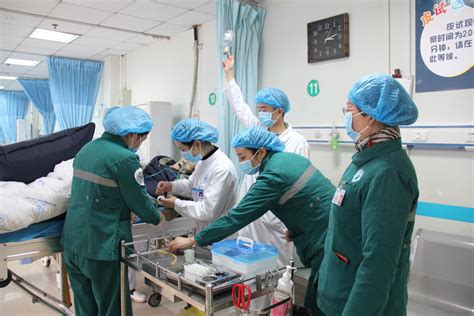 忙碌的“春节不归人” —— 记战斗在疫情防控一线的急诊医护人员