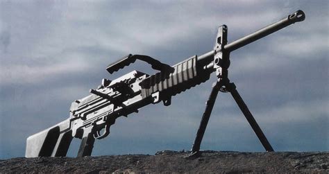 国产8.6毫米高精度狙击步枪列装 我狙击手如虎添翼