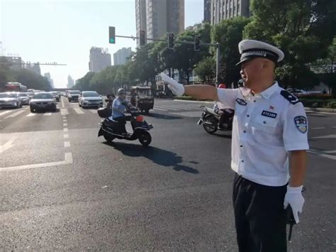 西安组建交警铁骑队 每天30名警力高密度巡逻_手机新浪网