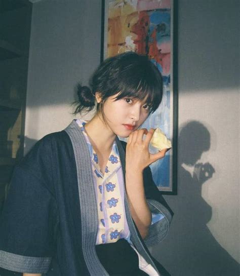 日系衬衫甜美女生头像