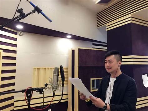 为你读诗,为爱发声 | 著名配音演员张震朗读《一束》|张震|一束 .
