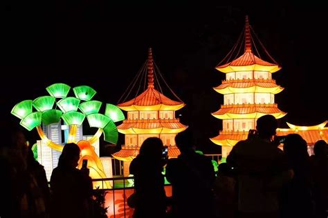 元宵佳节在“云”上游览豫园灯会 一起为武汉祈福为中国加油_视觉 _ 文汇网