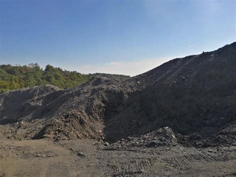 山西灵石：煤矸石山填埋场严重污染了当地的生态环境_环保_大气_成分