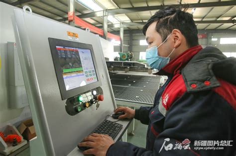 约翰迪尔亮相内蒙古农机展 第A2版:装备 20220804期 中国工业报