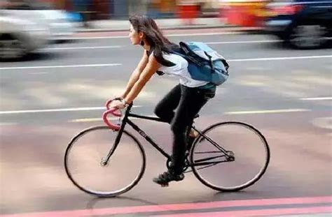 行动拍摄赛车骑自行车的人骑自行车的人骑自-包图企业站