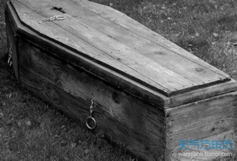 梦见棺材里面有死人是什么征兆 梦见棺材里面有死人是什么意思 - 万年历