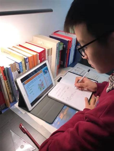 停课不停学！江苏泰州中小学学生利用“学习强国”平台在家“上学”_江苏文明网