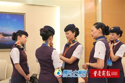 《中国机长》刷新大众对“空姐”认知 她们集美貌、才华和战斗力于一身#R##N#_深圳新闻网