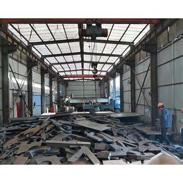 江苏太仓：钢材产品加工生产红火-人民图片网