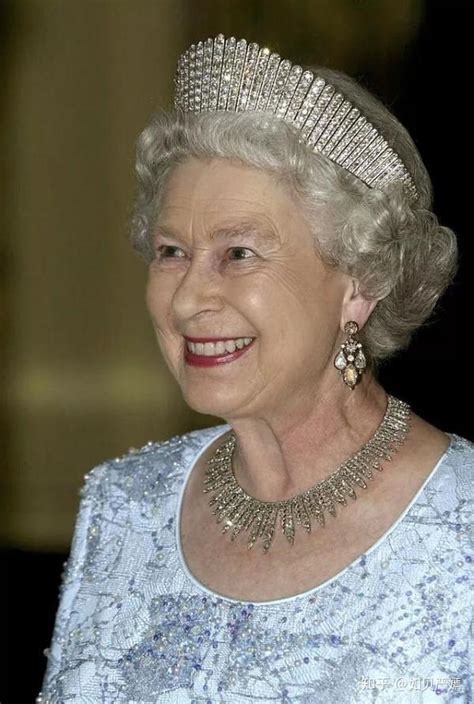英女王价值1.1亿珠宝分凯特？来盘点珠宝清单 - 知乎