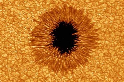 三个新发现的太阳黑子或产生X级太阳耀斑，影响地球通信__财经头条