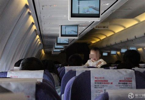 7月龄婴儿乘飞机哭闹不止，江西乘务员当起临时妈妈哄娃 - 中国民用航空网