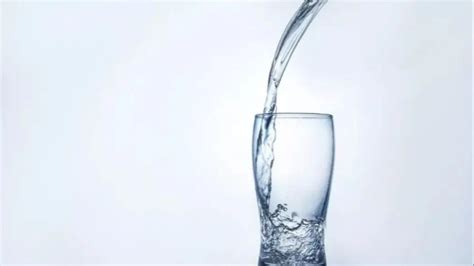 口渴才想到要喝水？你每天应该喝多少水才够？ – 美豆芽健康饮食养生网