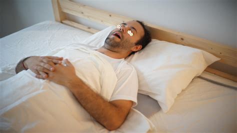 睡觉打呼噜多数是疾病？不可忽视的症状，及早改善避免痛苦|呼噜声|症状|疾病_新浪新闻