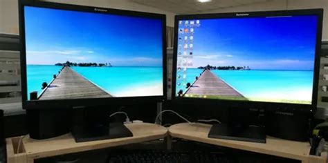 一台电脑两个显示器的连接方法(双屏显示)_360新知