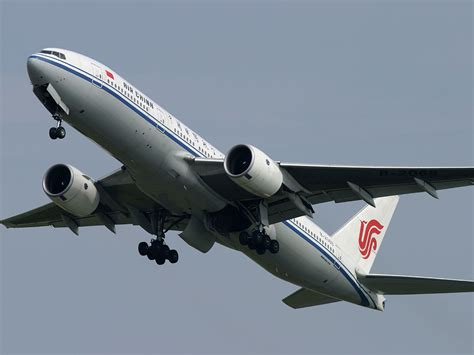 喜讯！国产首架C-919客机交付东航，中国民用飞机制造的里程碑_凤凰网视频_凤凰网
