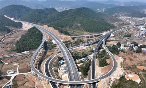贵州岑巩：推进高速公路建设-人民图片网