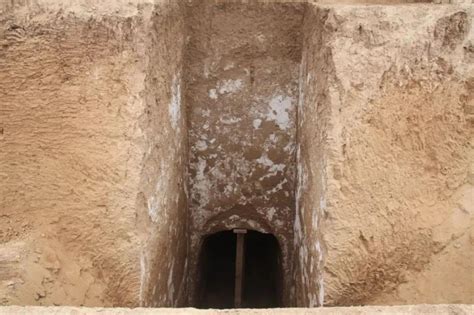 西周大墓发现三层43具殉人布满墓道