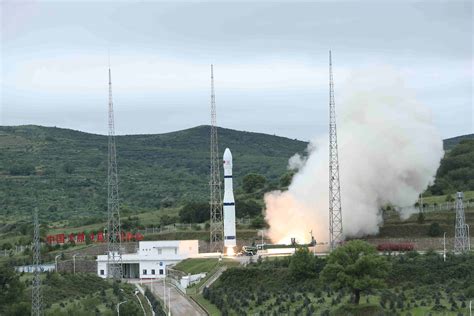 长征六号遥十运载火箭发射十六颗卫星主要用于大气成像等