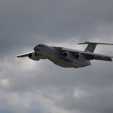 俄罗斯大力发展伊尔-76MD-90A运输机，伊尔-76为何能够焕发新生？|运输机|伊尔-76|伊尔_新浪新闻