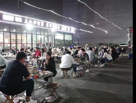 占地100亩，淄博20天新建一座烧烤城，万人“烤位”一座难求|界面新闻 · 地产