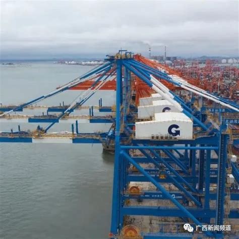 “两湾快航”新突破 | 钦州—南沙内外贸同船运输正式开通