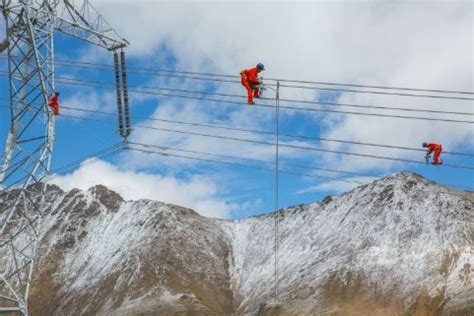 西藏：拉林铁路全线牵引变压器安装完成-人民图片网