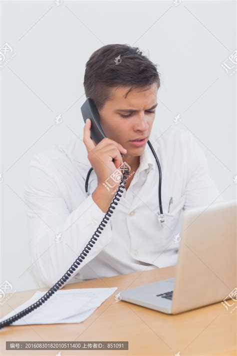 护士在打电话视频素材_ID:VCG42N825049866-VCG.COM