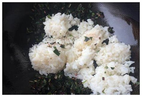 一招教你——如何把剩米饭变成一道美味，超简单，开胃又好吃__财经头条