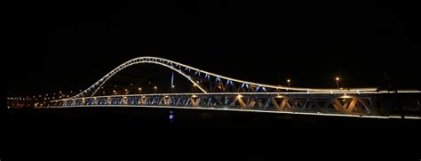 山东公园人行天桥桥梁亮化工程-鸿和照明