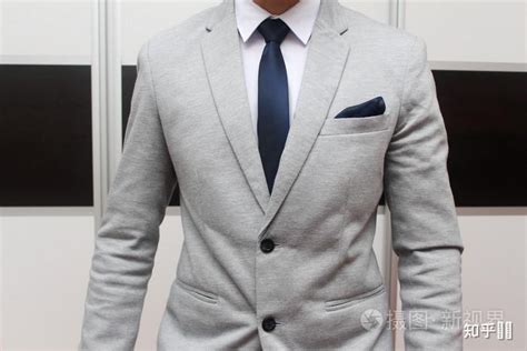 灰色西装配什么领带? - 知乎