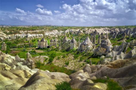 土耳其安纳托利亚地区Nevsehir省卡帕多西亚峡谷的沙石和山丘等令人印象深刻的真菌形式高清图片下载-正版图片505404063-摄图网