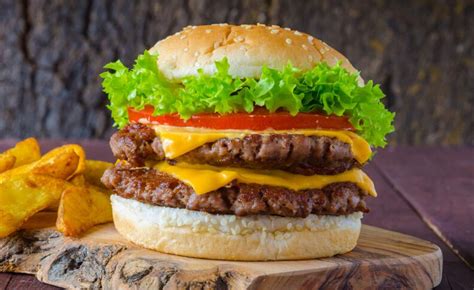 芝士培根贝果汉堡🍔 如果你在健身，吃它！ 如果你在减脂，吃它！_新浪新闻