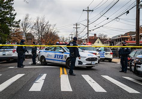 纽约街头突发枪战致1死2伤 一名路人手臂被击中_新浪新闻