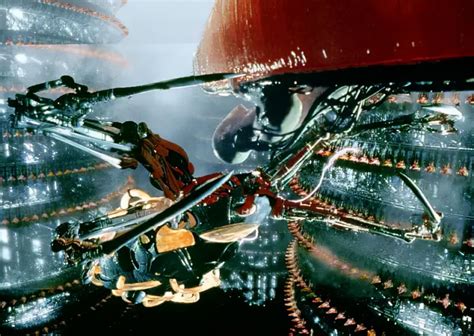 《黑客帝国4》的崩塌，是科幻作品在技术爆炸时代面临的普遍困局_凤凰网
