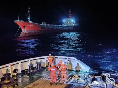 一油船大风浪中失控，“北海救116”轮拖带24小时成功救助_北京日报网