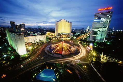 印尼首都雅加达是位于印度尼西亚爪哇岛西北部的第一大城市|雅加达|印度尼西亚|爪哇岛_新浪新闻