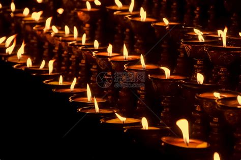 蜡烛酥油灯西藏寺庙香火高清图片下载-正版图片500487890-摄图网